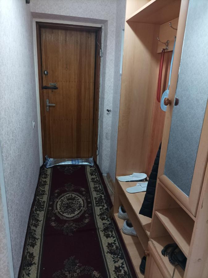 Аппартаментов В Золотом Квадрате Bisjkek Kamer foto