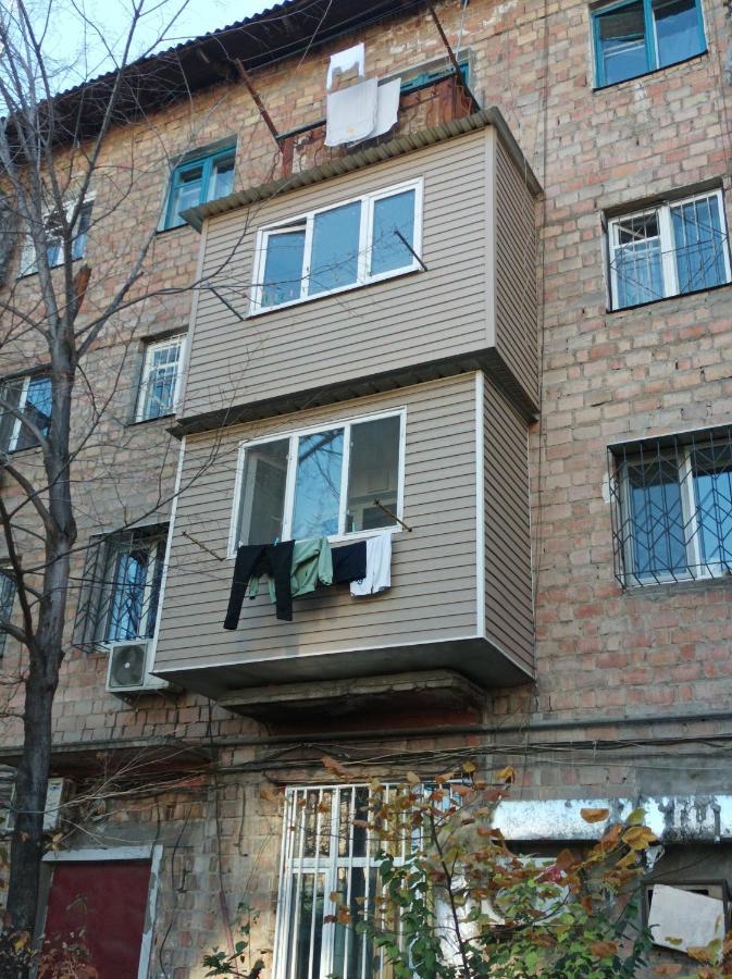 Аппартаментов В Золотом Квадрате Bisjkek Kamer foto